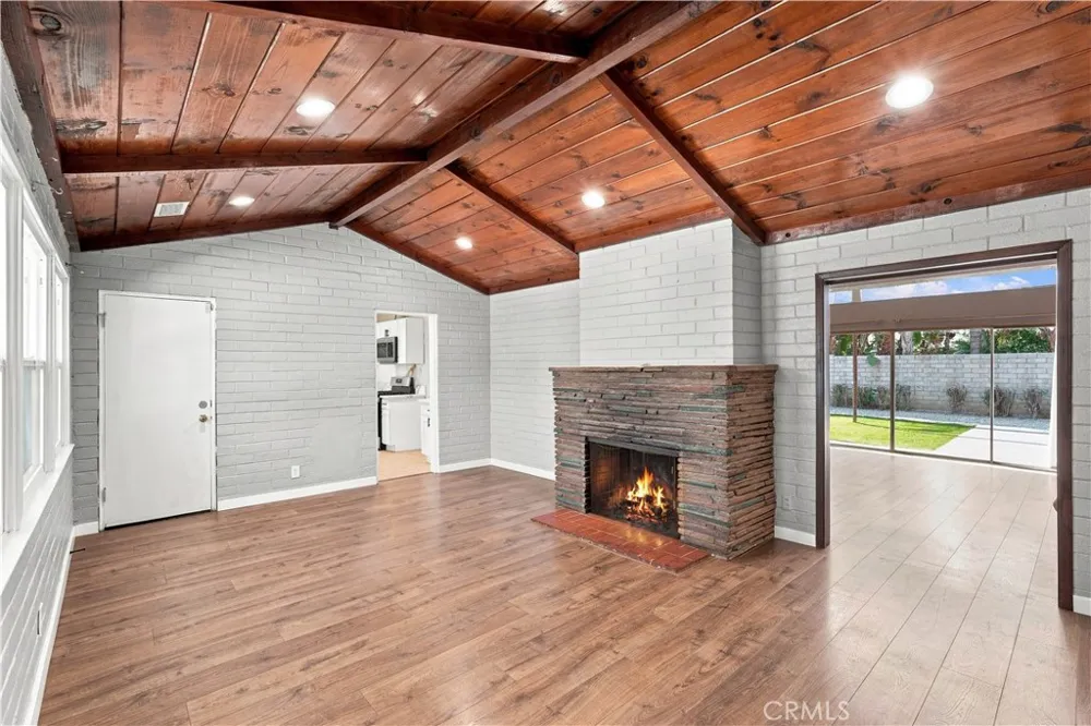 16020 Kittridge Street Lake Balboa, CA 91406