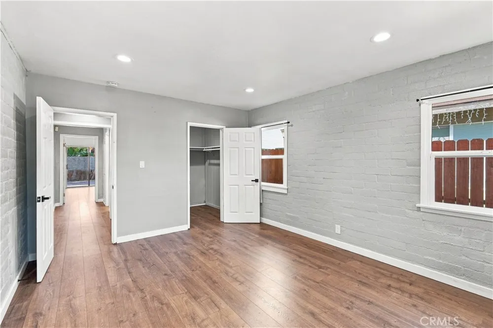 16020 Kittridge Street Lake Balboa, CA 91406
