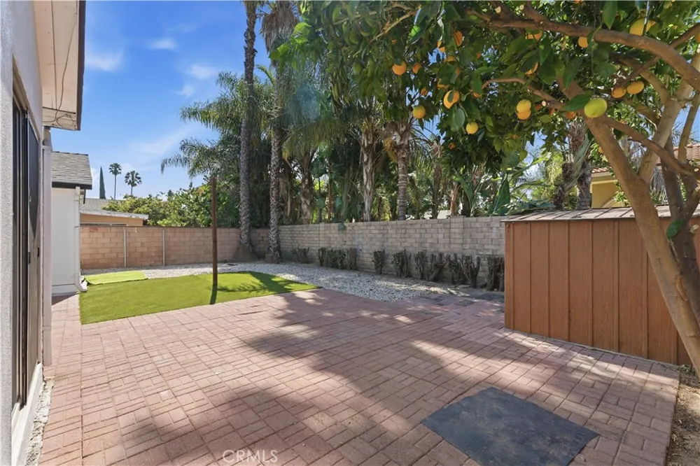 16020 Kittridge Street Lake Balboa, CA 91406