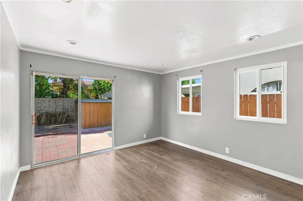 16020 Kittridge Street Lake Balboa, CA 91406