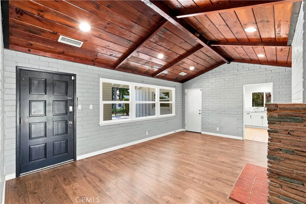 16020 Kittridge Street Lake Balboa, CA 91406