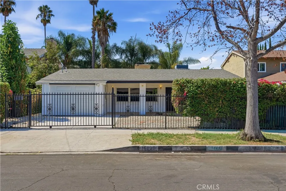 16020 Kittridge Street Lake Balboa, CA 91406