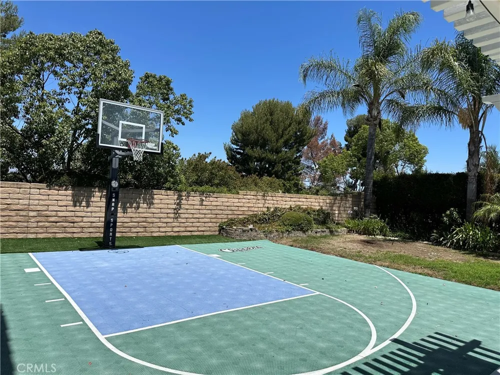 1700 Bronzewood Court Newbury Park, CA 91320