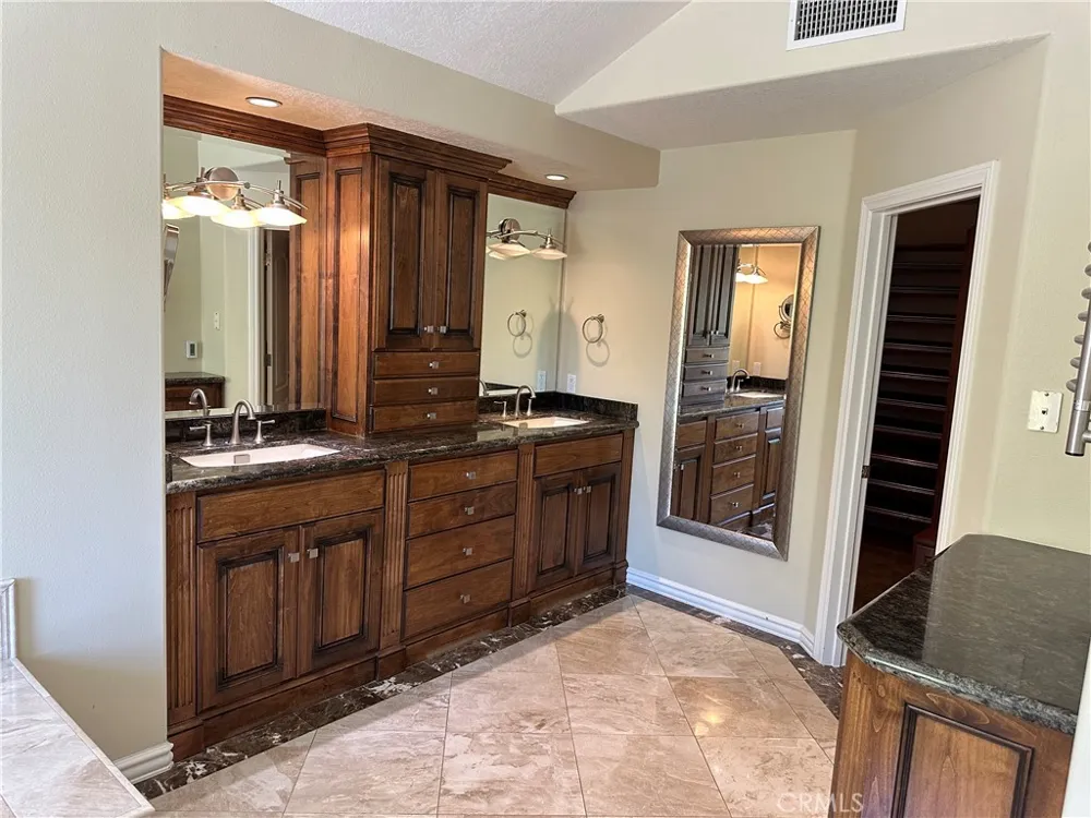 1700 Bronzewood Court Newbury Park, CA 91320