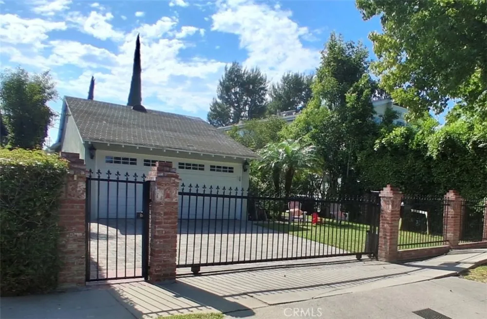 4419 Calhoun Sherman Oaks, CA 91423