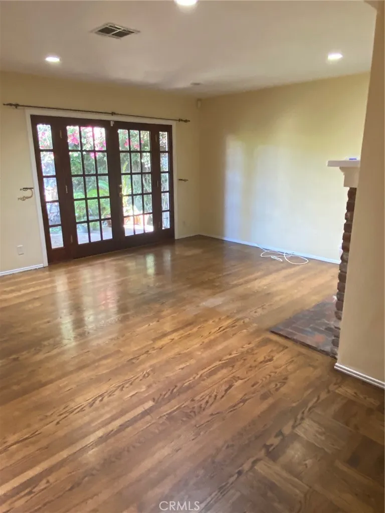 4419 Calhoun Sherman Oaks, CA 91423