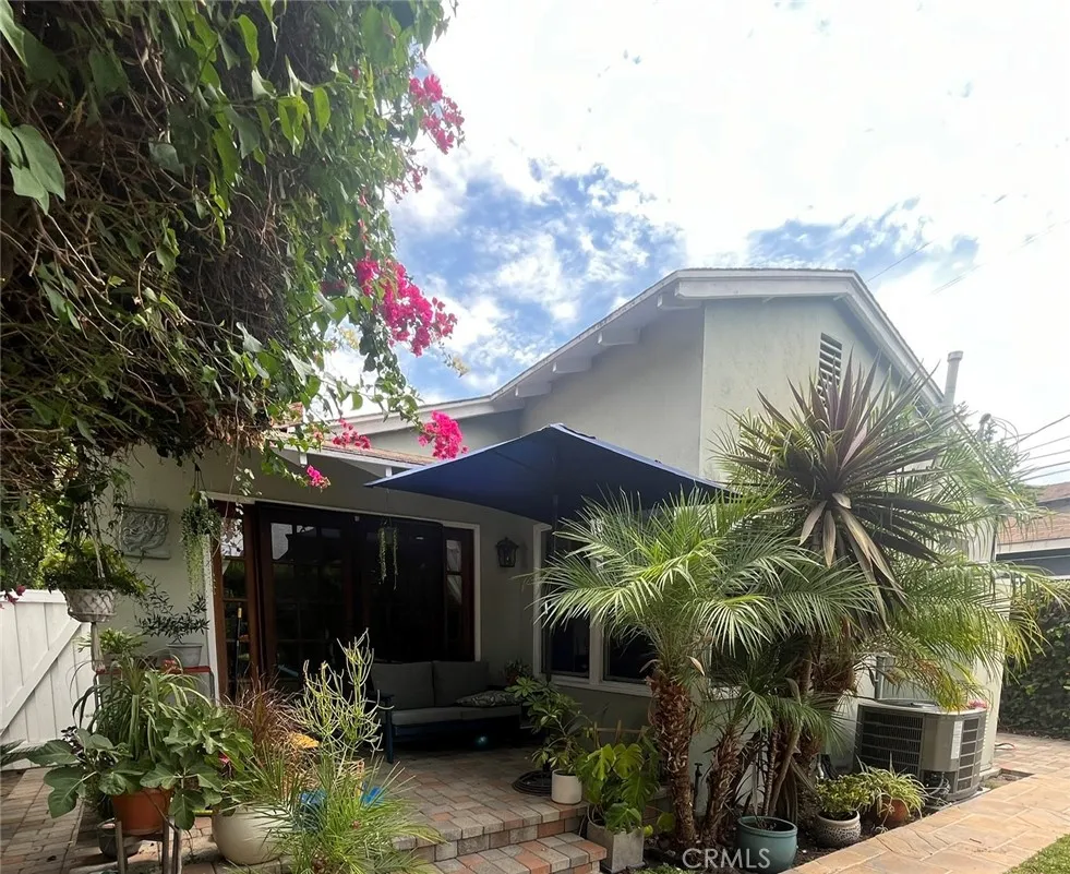 4419 Calhoun Sherman Oaks, CA 91423