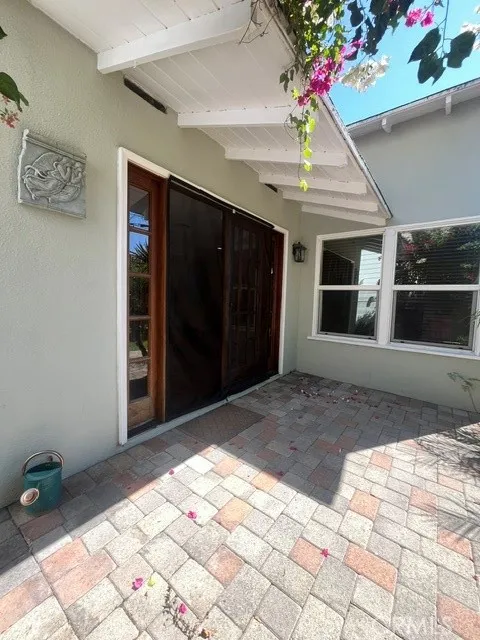 4419 Calhoun Sherman Oaks, CA 91423