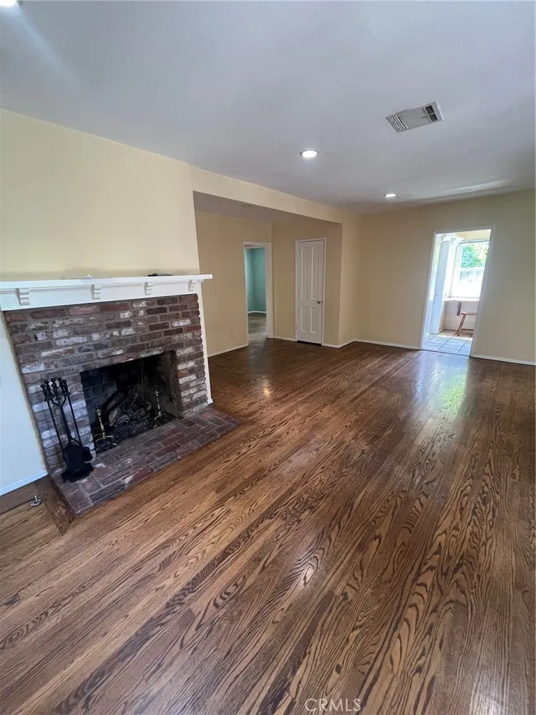 4419 Calhoun Sherman Oaks, CA 91423