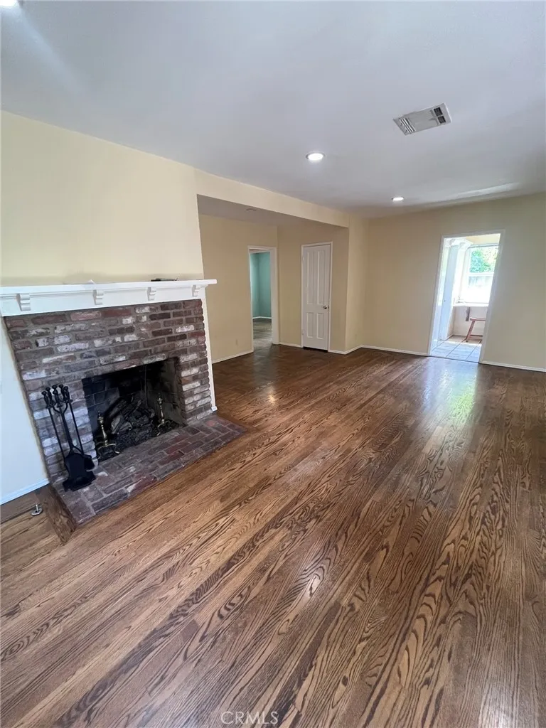 4419 Calhoun Sherman Oaks, CA 91423