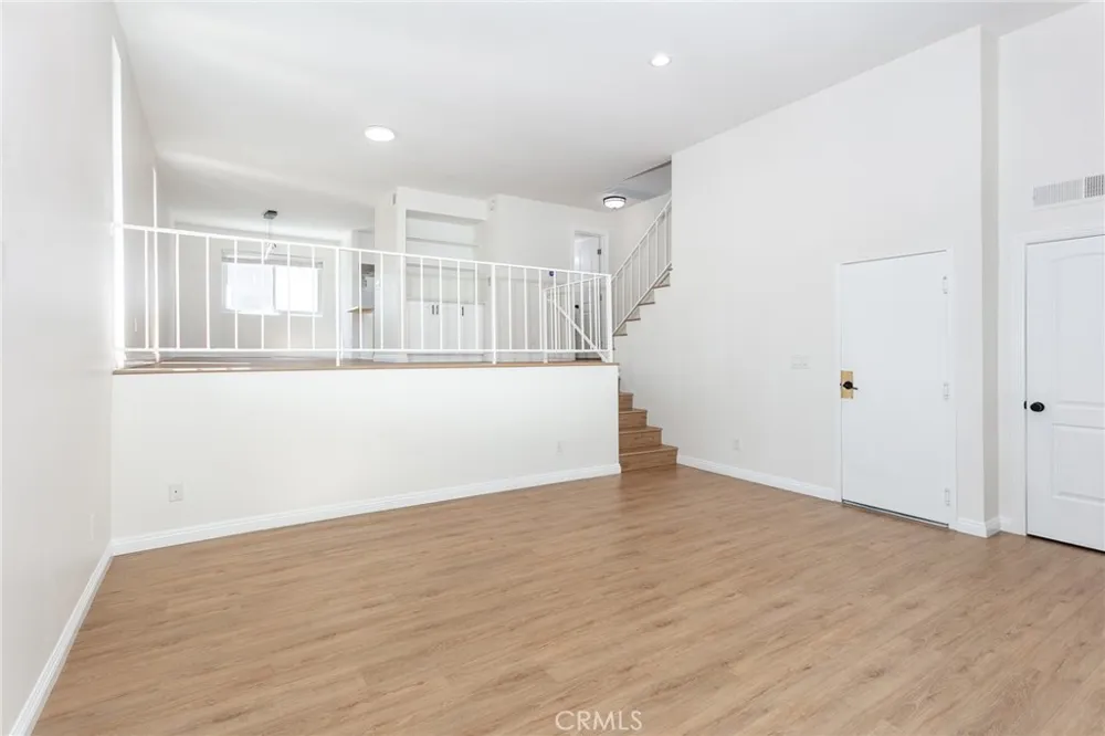 21901 Lassen Street #113 Chatsworth, CA 91311