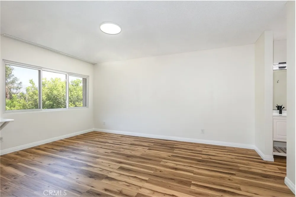 21901 Lassen Street #113 Chatsworth, CA 91311