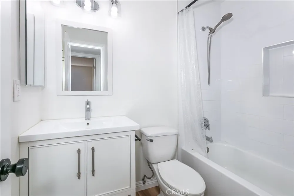 21901 Lassen Street #113 Chatsworth, CA 91311