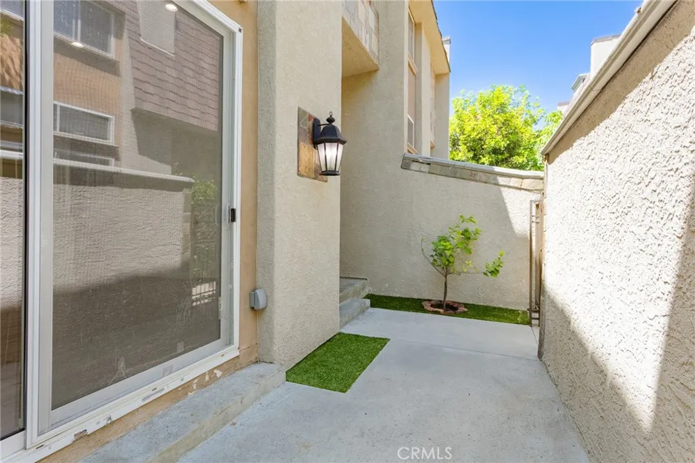 21901 Lassen Street #113 Chatsworth, CA 91311