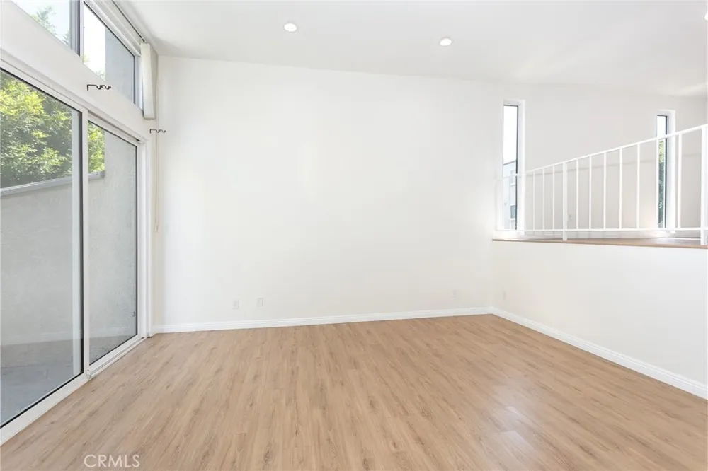 21901 Lassen Street #113 Chatsworth, CA 91311