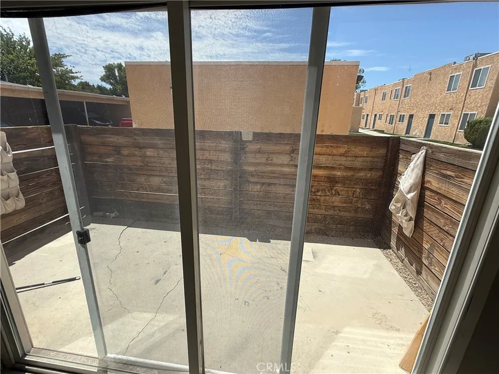 4242 W Avenue L #102 Lancaster, CA 93536