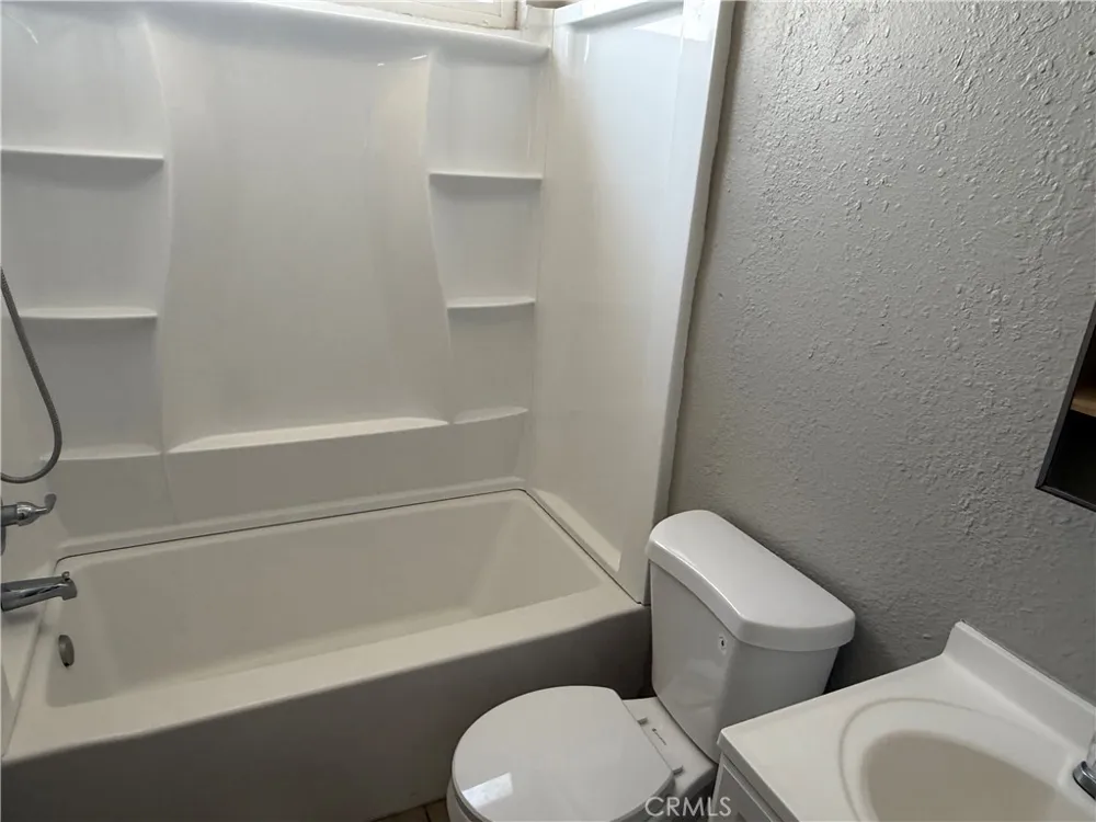 4242 W Avenue L #102 Lancaster, CA 93536