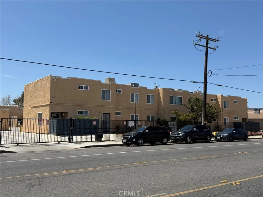 4242 W Avenue L #102 Lancaster, CA 93536