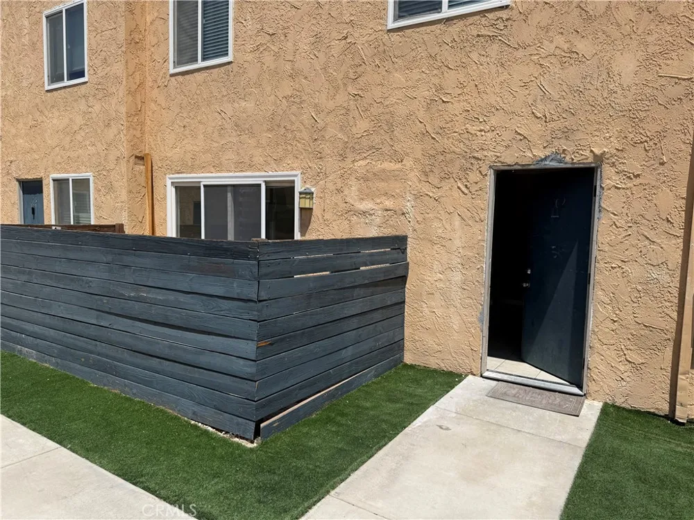 4242 W Avenue L #102 Lancaster, CA 93536