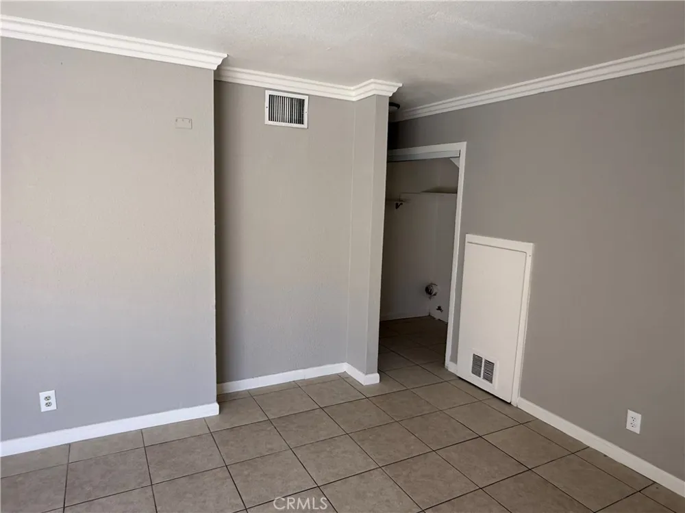 4242 W Avenue L #102 Lancaster, CA 93536