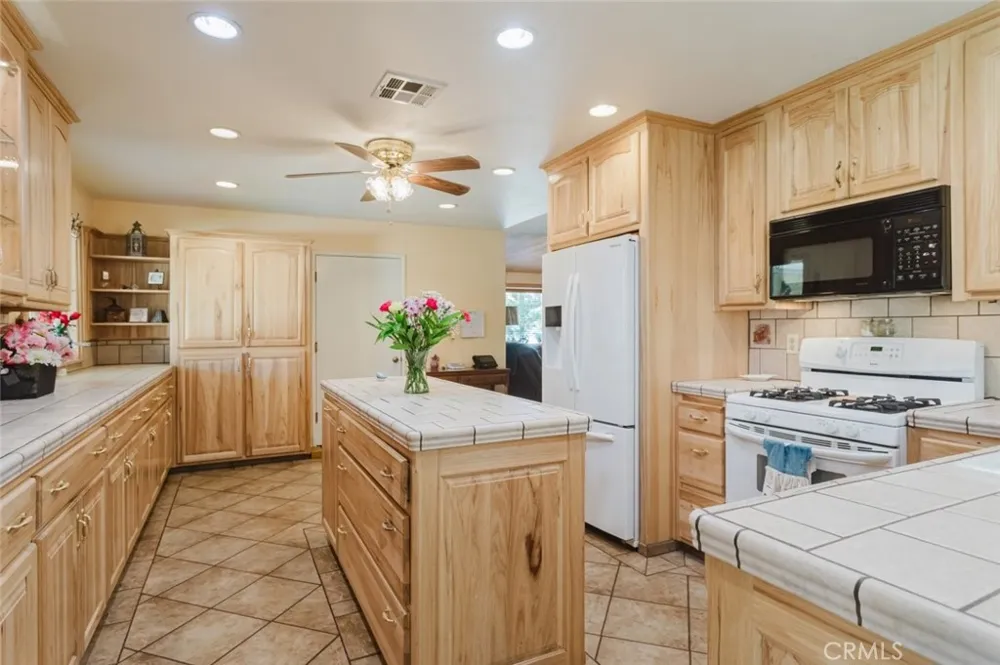 6314 Almond Valley Way Quartz Hill, CA 93536