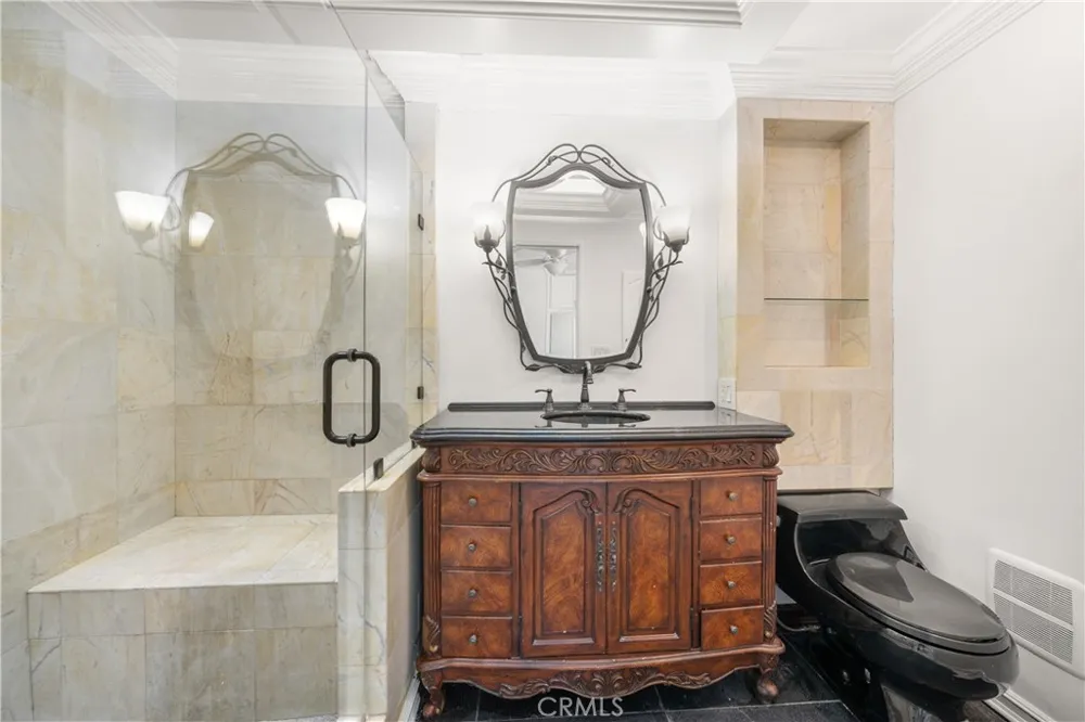 20271 Mobile Winnetka, CA 91306