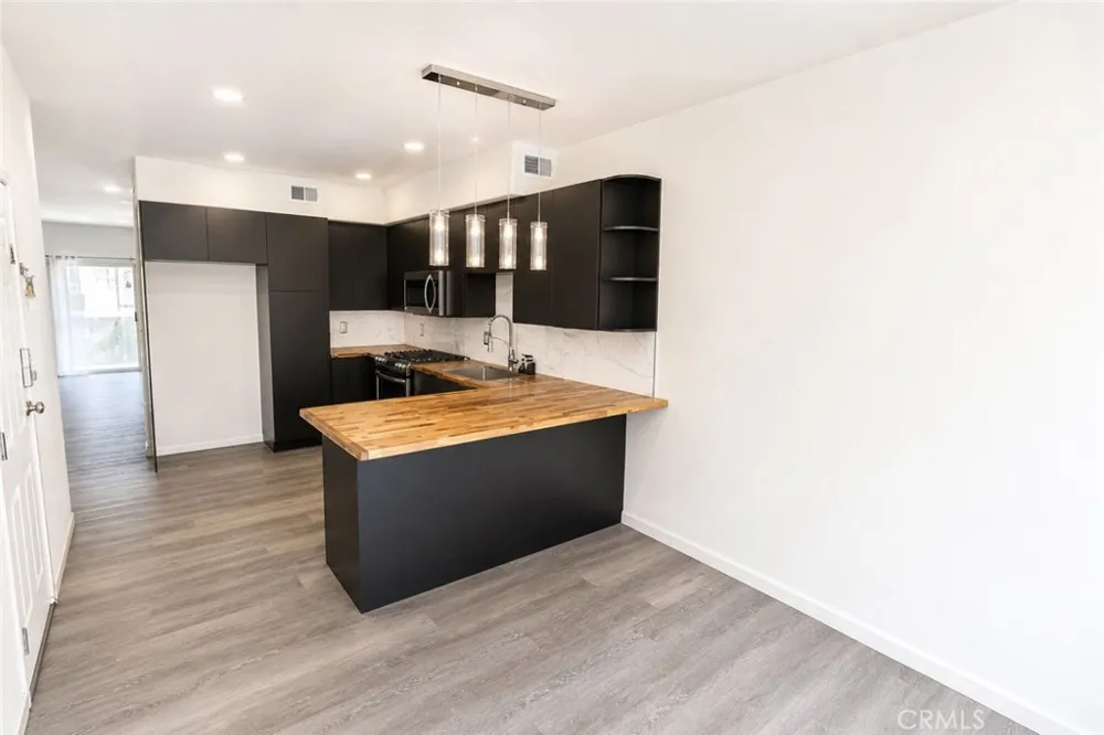 13600 Foothill Sylmar, CA 91342
