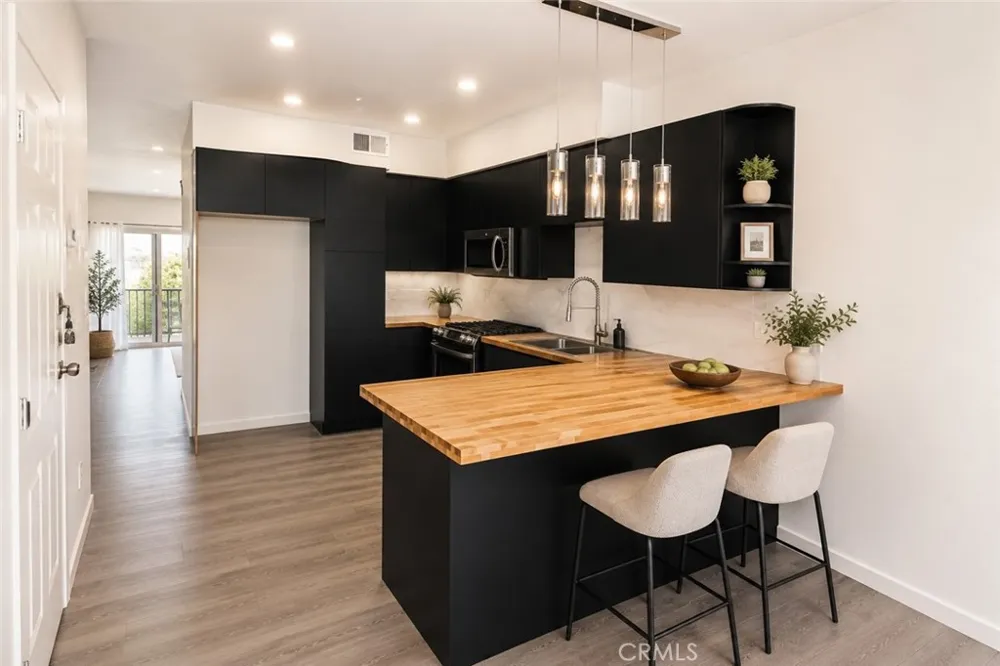 13600 Foothill Sylmar, CA 91342