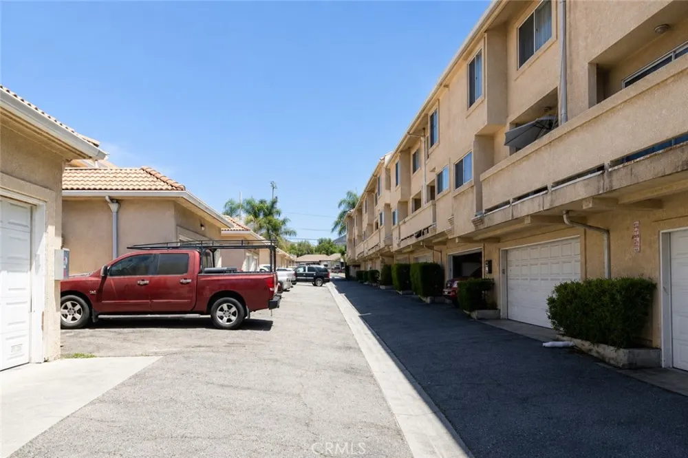 13600 Foothill Sylmar, CA 91342