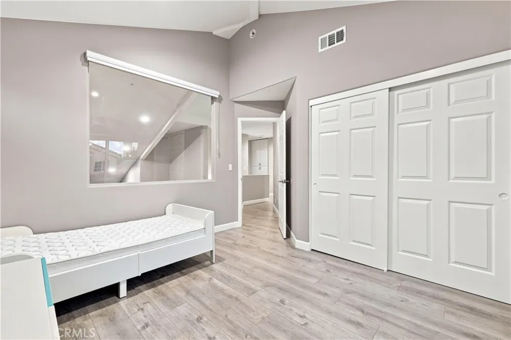 13638 Dronfield Avenue Sylmar, CA 91342