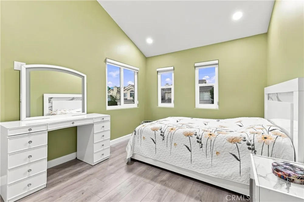 13638 Dronfield Avenue Sylmar, CA 91342