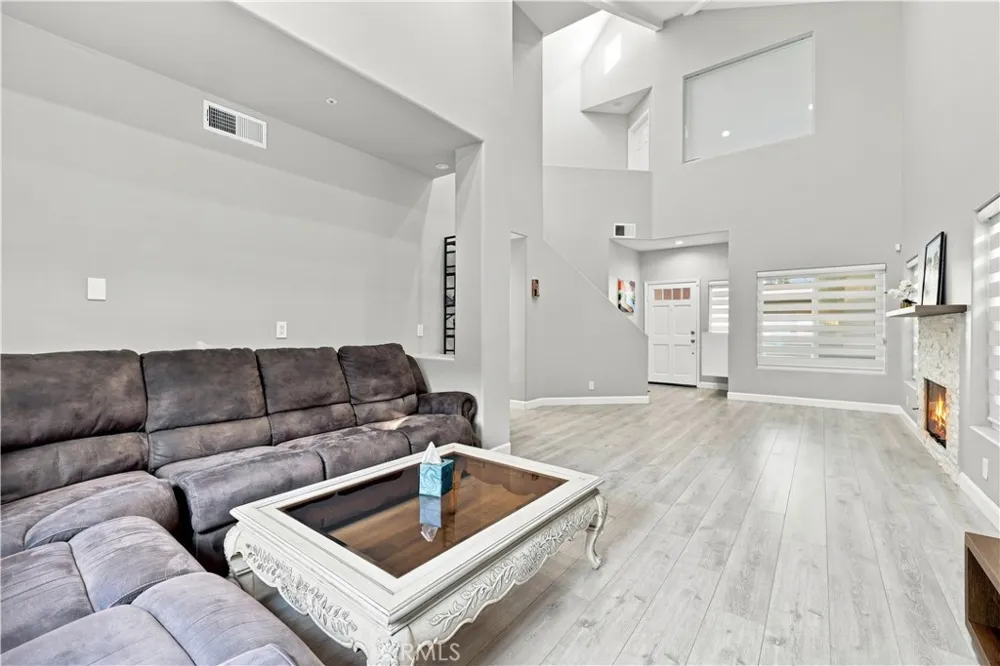 13638 Dronfield Avenue Sylmar, CA 91342
