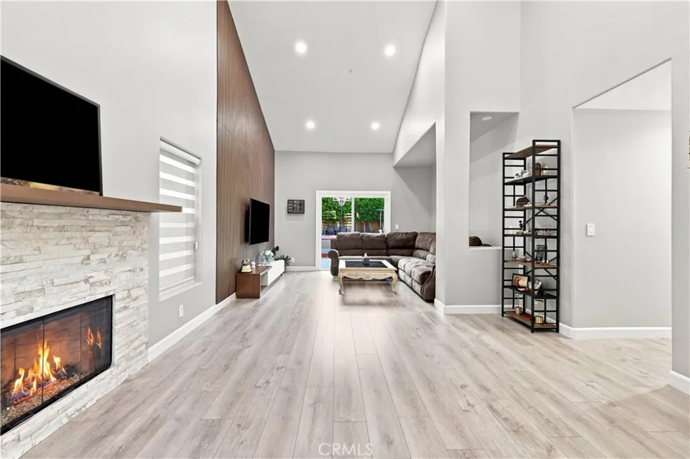 13638 Dronfield Avenue Sylmar, CA 91342