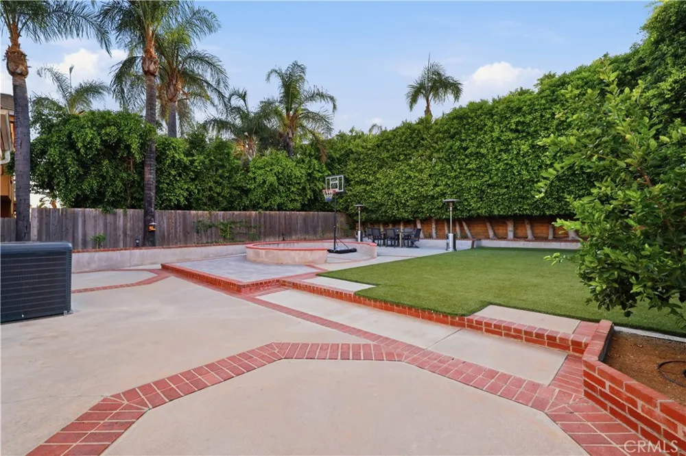 13638 Dronfield Avenue Sylmar, CA 91342