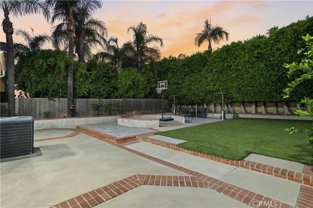 13638 Dronfield Avenue Sylmar, CA 91342