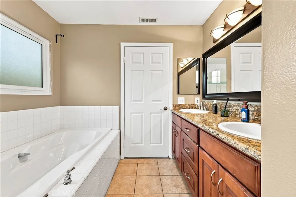 13638 Dronfield Avenue Sylmar, CA 91342