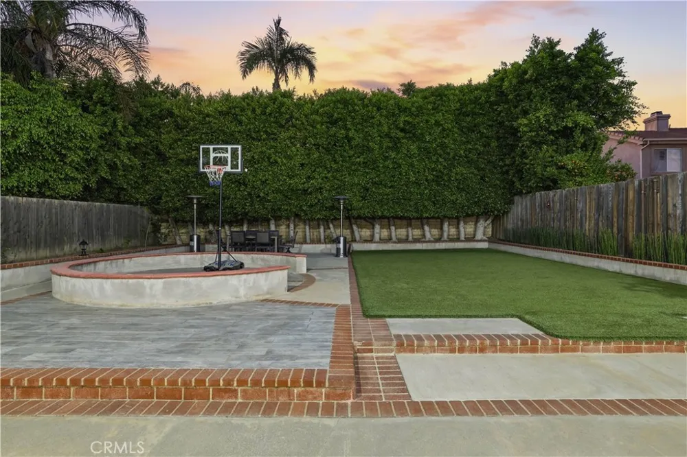 13638 Dronfield Avenue Sylmar, CA 91342