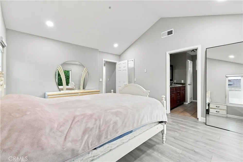13638 Dronfield Avenue Sylmar, CA 91342