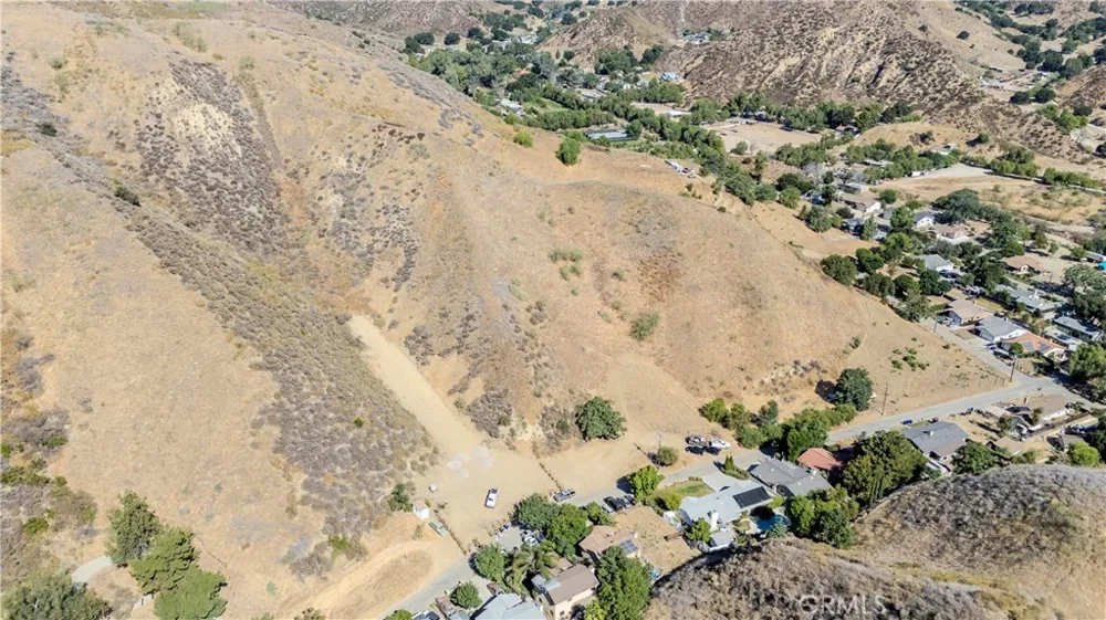 Paradise Road Val Verde, CA 91384
