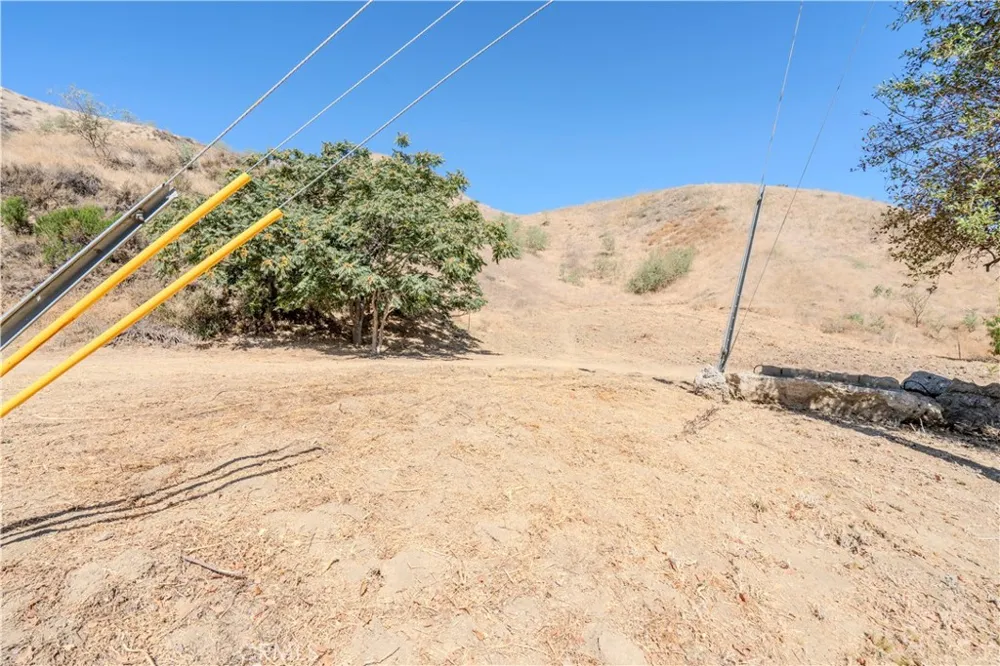 Paradise Road Val Verde, CA 91384