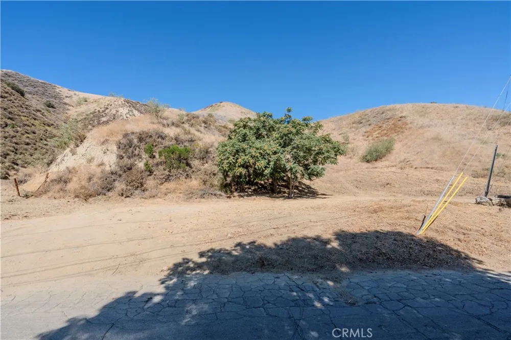 Paradise Road Val Verde, CA 91384