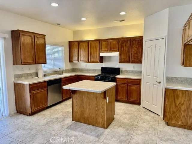 2759 Legends Lancaster, CA 93536