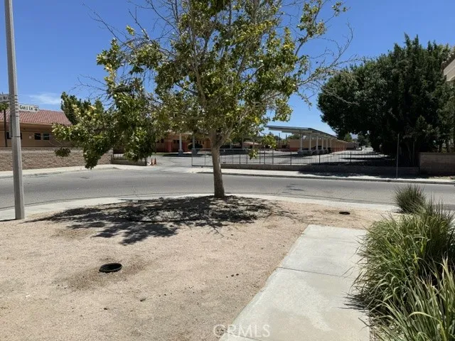 2759 Legends Lancaster, CA 93536