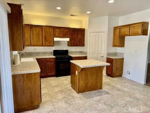 2759 Legends Lancaster, CA 93536