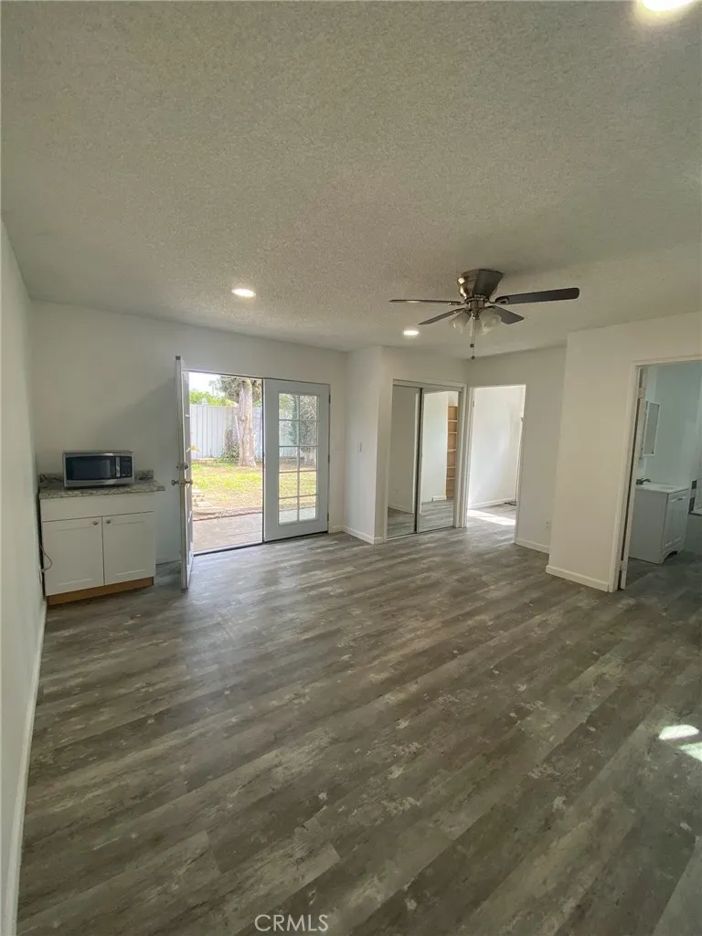 9430 Glade Ave Chatsworth, CA 91311