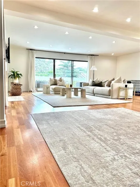 1310 Roxbury Drive #302