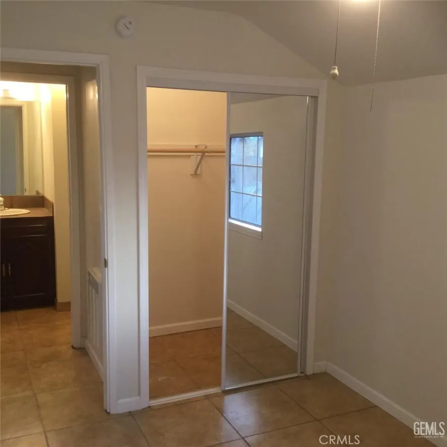 121 Roberts Bakersfield, CA 93308