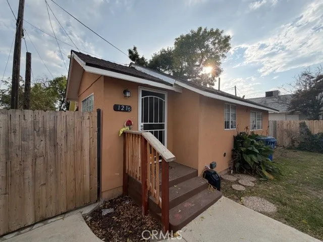 121 Roberts Bakersfield, CA 93308
