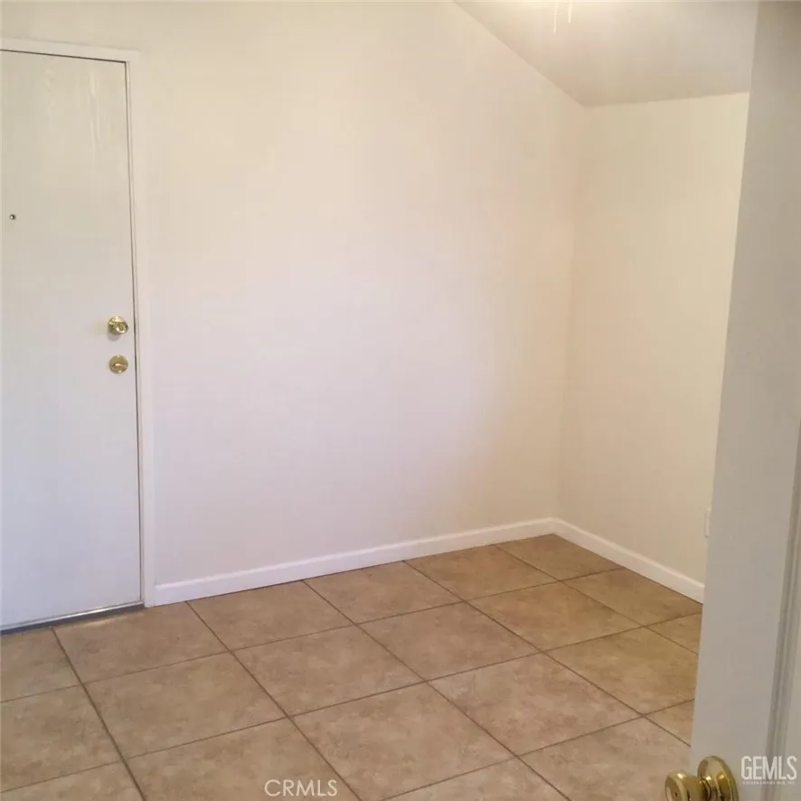 121 Roberts Bakersfield, CA 93308