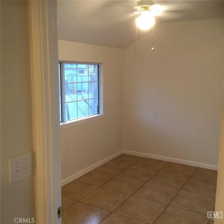 121 Roberts Bakersfield, CA 93308